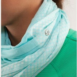 Lululemon Twist And Shout Scarf
Aquamarine / Mesh Burnout Aquamarine